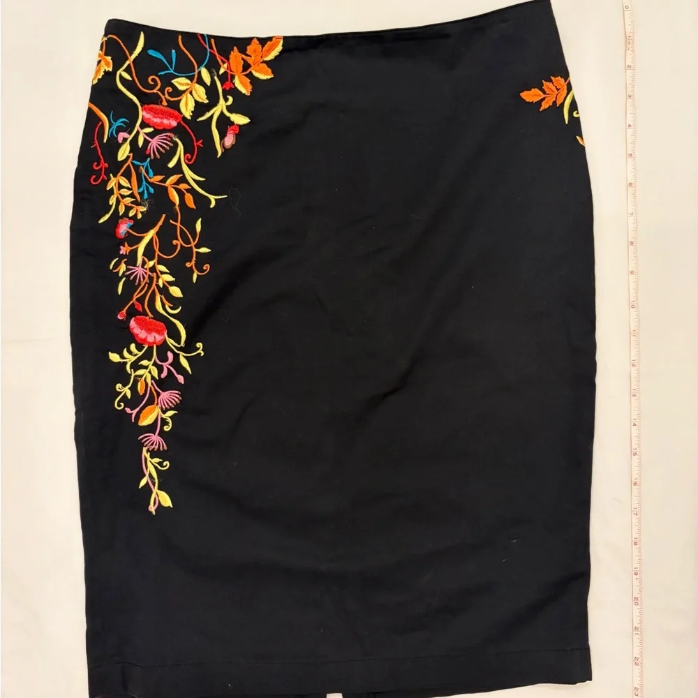 Vibrant Floral Embroidered Cotton Pencil Skirt (6)